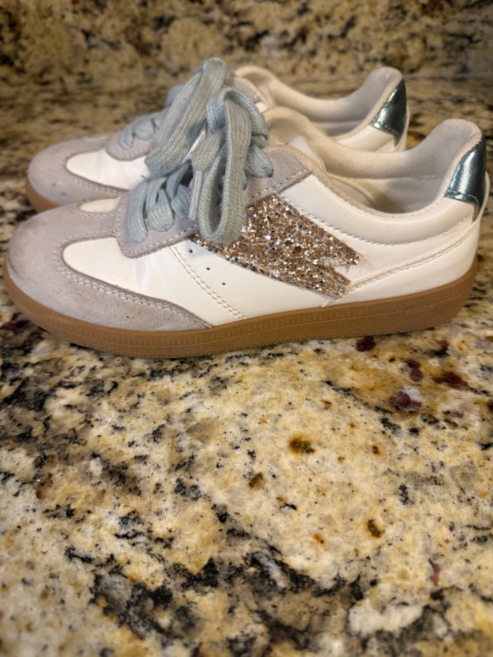 Steve Madden White & Light Blue Lace Low-Top Sneakers